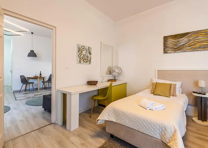 Apartament Corvin - Uelloi Serviced *