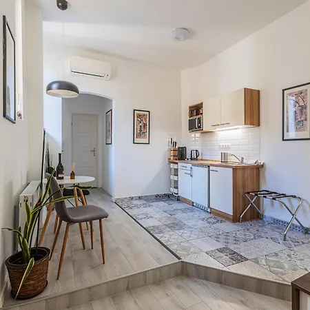 Corvin - Uelloi Serviced