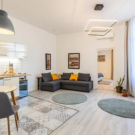 Corvin - Uelloi Serviced Apartmán *