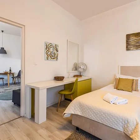 Apartmán Corvin - Uelloi Serviced *