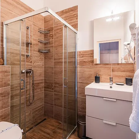 Corvin - Uelloi Serviced