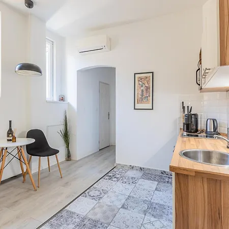 Apartment Corvin - Uelloi Serviced Budapest