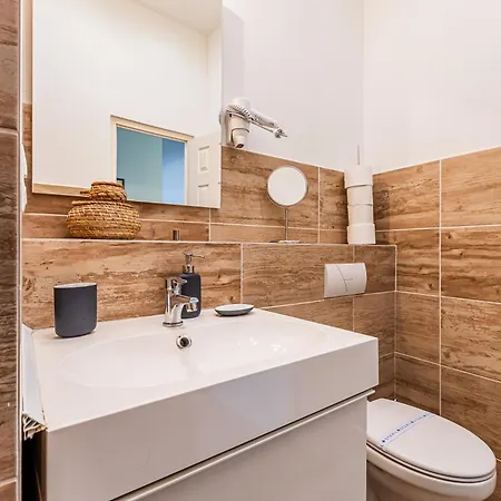 Corvin - Uelloi Serviced *