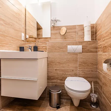 Corvin - Uelloi Serviced *