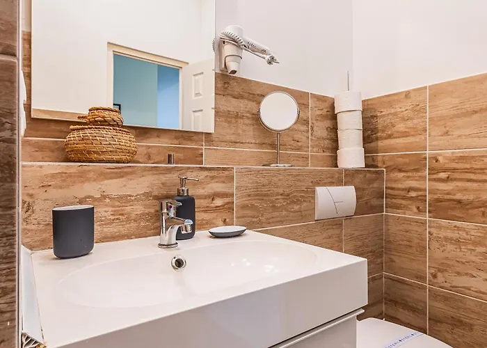 Corvin - Uelloi Serviced *